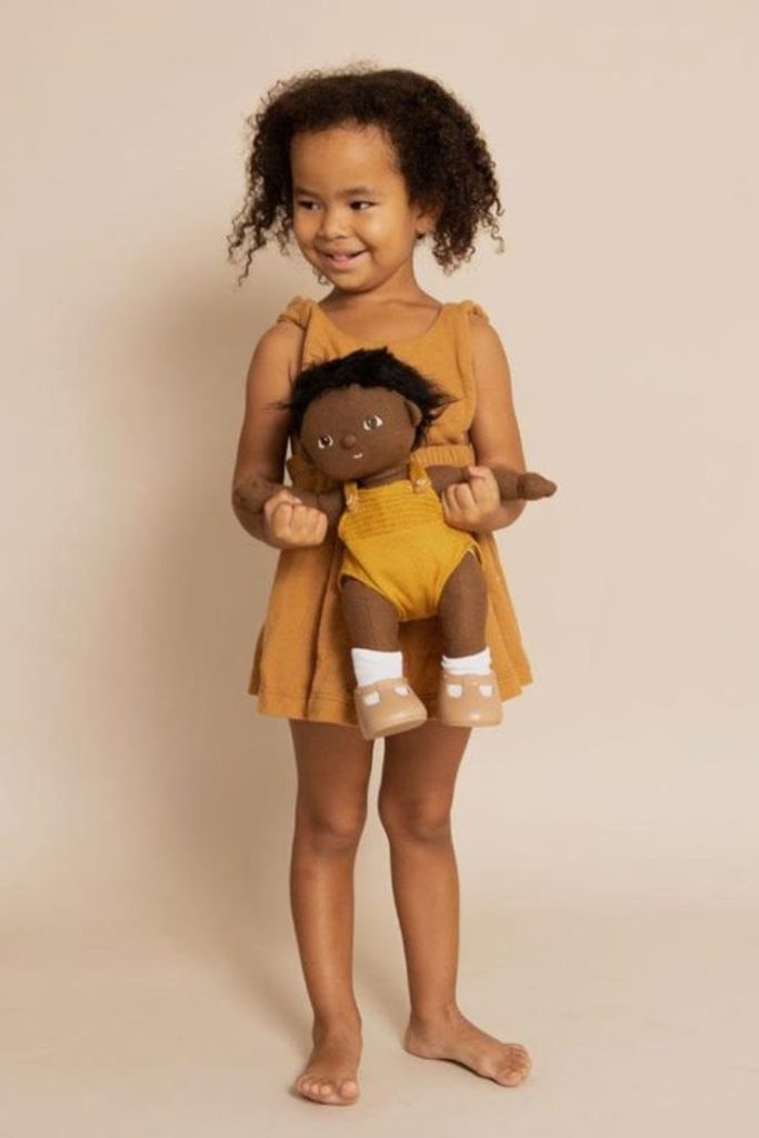 Junior Magazine Shopping Diverse Dolls for children