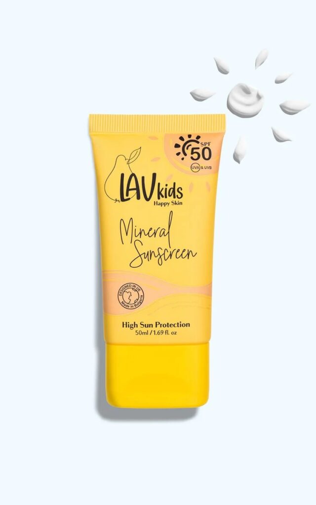 Junior Magazine This lightweight, non-greasy formula absorbs easily without leaving a white cast, made with natural ingredients, it’s water-resistant, reef-safe, and perfect for everyday outdoor adventures.