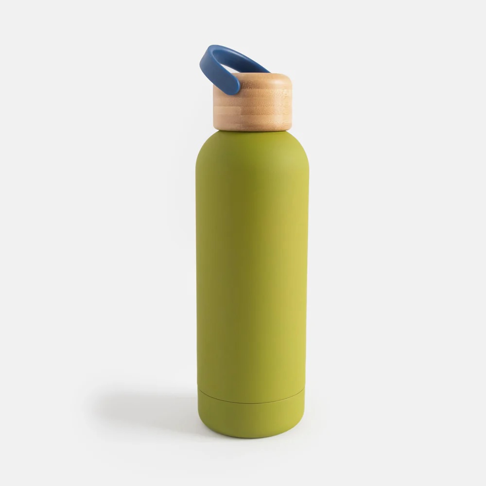 Junior Magazine This double walled bottle will maintain the temperature of both hot and cold drinks. Ideal for commuters/ bike rides and fishing trips as it comes with a leak proof lid and handle.