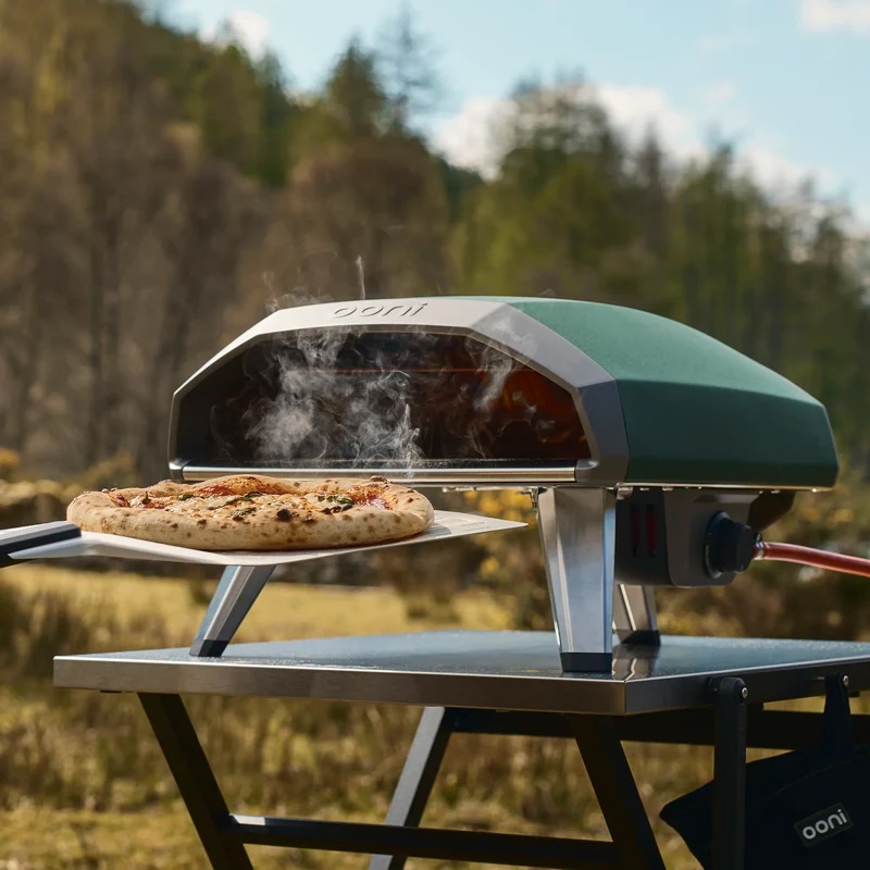 Junior Magazine Ooni’s motto is “Everyone deserves great pizza” and we couldn’t agree more. Especially if dad’s cooking.