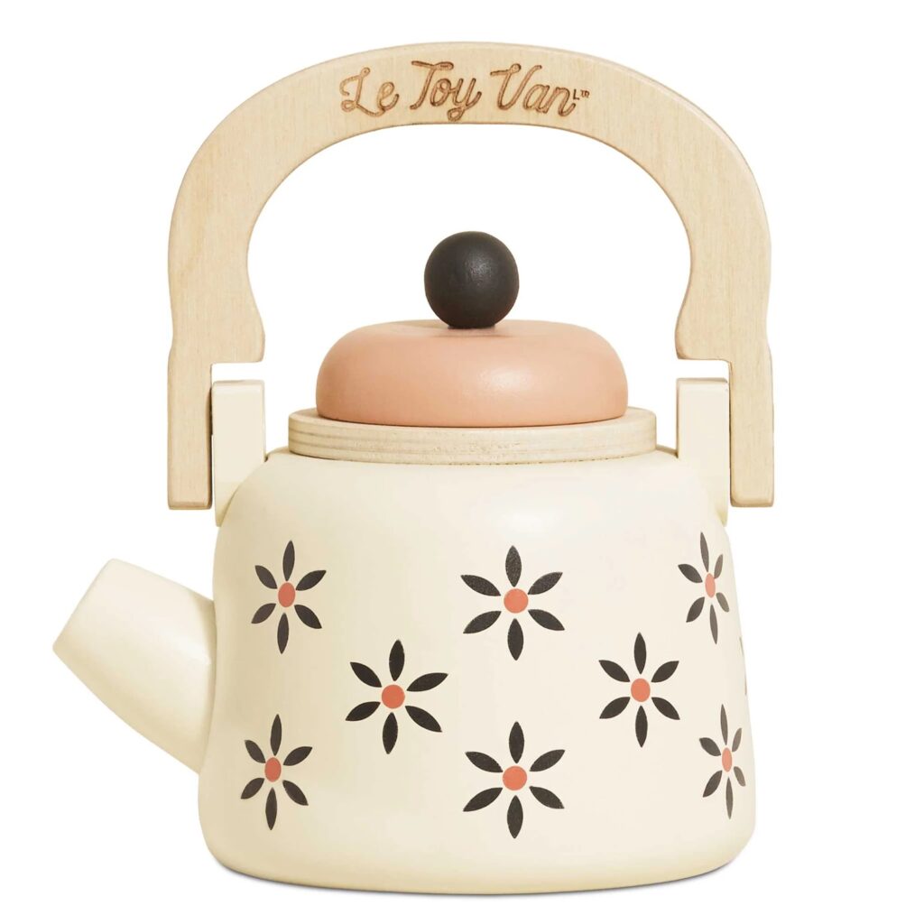 Junior Magazine What we love about Le Toy Van is that all its ranges are designed to complement one other. The tea sets and food mix and match seamlessly with the kitchens and cafe set. Much more pleasing to the eye in the toyroom or bedroom.