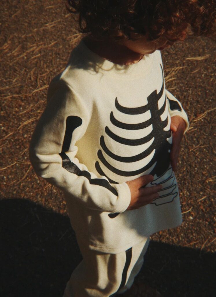Junior Magazine KONGES SLØJD Skeleton disguise, £41, Smallable